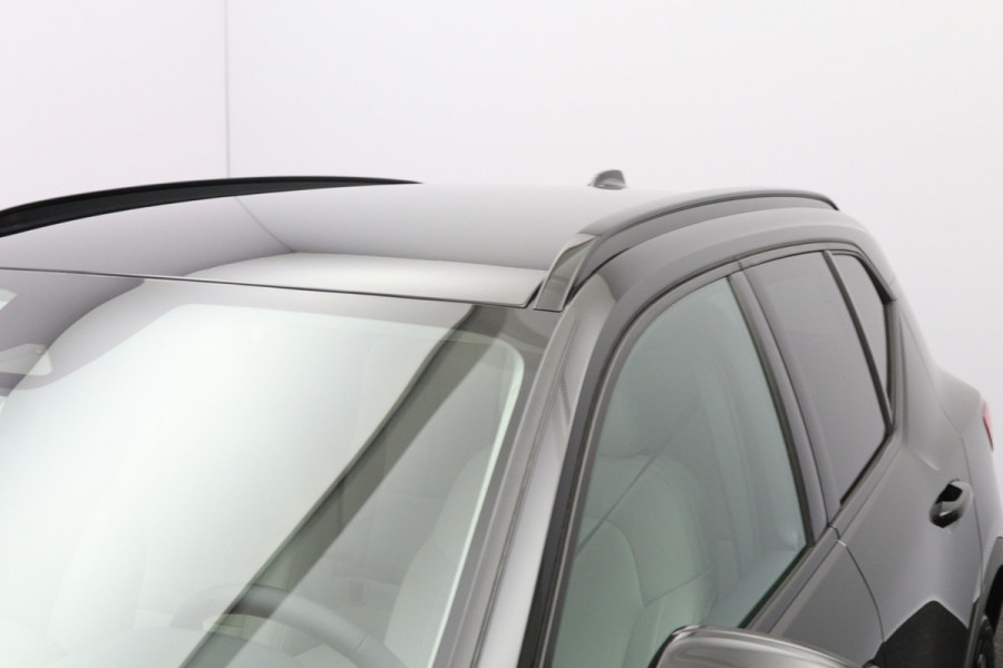 Volvo XC40 2.0 B3 164 PK Plus Dark, 4-Cilinder, Harman/Kardon, Leder, Trekhaak, Memory, Camera