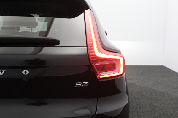 Volvo XC40 2.0 B3 164 PK Plus Dark, 4-Cilinder, Harman/Kardon, Leder, Trekhaak, Memory, Camera