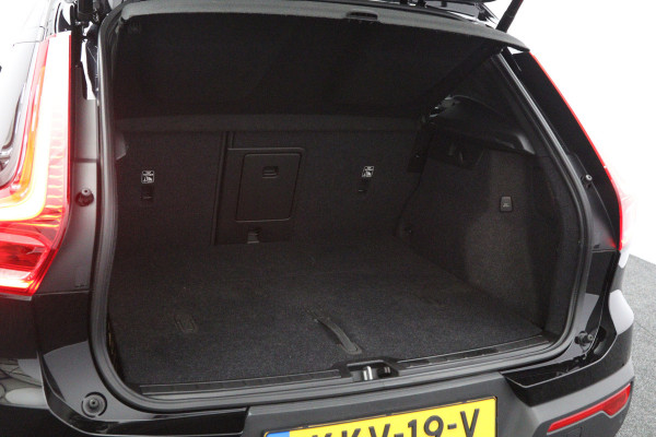 Volvo XC40 2.0 B3 164 PK Plus Dark, 4-Cilinder, Harman/Kardon, Leder, Trekhaak, Memory, Camera