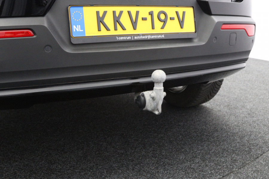 Volvo XC40 2.0 B3 164 PK Plus Dark, 4-Cilinder, Harman/Kardon, Leder, Trekhaak, Memory, Camera