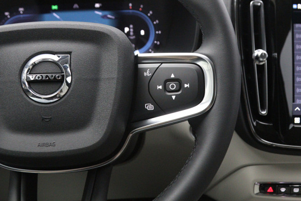 Volvo XC40 2.0 B3 164 PK Plus Dark, 4-Cilinder, Harman/Kardon, Leder, Trekhaak, Memory, Camera