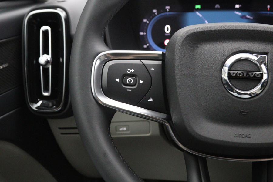 Volvo XC40 2.0 B3 164 PK Plus Dark, 4-Cilinder, Harman/Kardon, Leder, Trekhaak, Memory, Camera