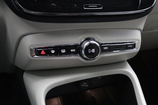 Volvo XC40 2.0 B3 164 PK Plus Dark, 4-Cilinder, Harman/Kardon, Leder, Trekhaak, Memory, Camera