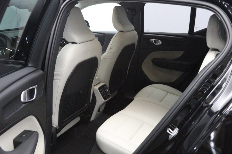 Volvo XC40 2.0 B3 164 PK Plus Dark, 4-Cilinder, Harman/Kardon, Leder, Trekhaak, Memory, Camera