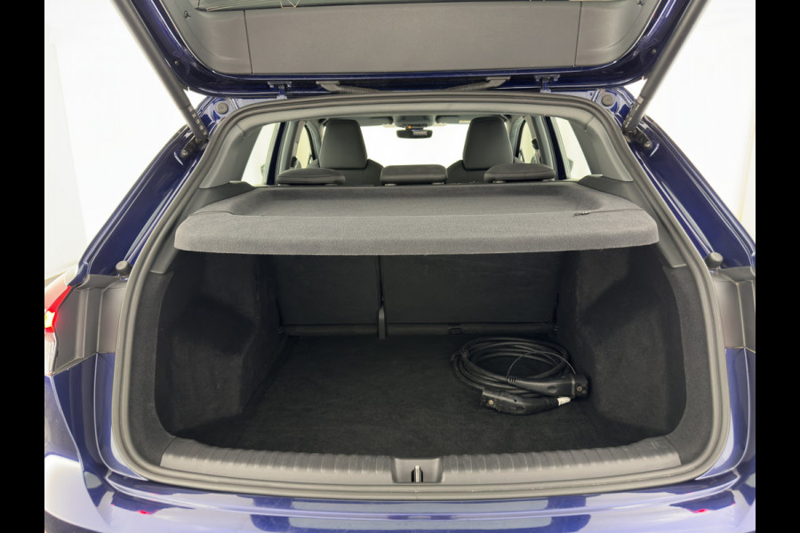Audi Q4 e-tron 40 Launch edition Advanced 77 kWh [ 3-Fase-11kW ] (INCL-BTW) Aut. *NAVI-FULLMAP | MATRIX-LED | KEYLESS | CAMERA | AUDI-SOUND |  DIGI-COCKPIT | DAB | AMBIENTLIGHT | HEATED-SPORTSEATS | PRIVACYGLASS | CRUISE | 19''ALU*