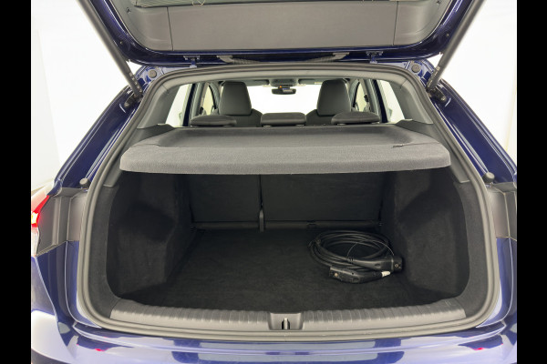 Audi Q4 e-tron 40 Launch edition Advanced 77 kWh [ 3-Fase-11kW ] (INCL-BTW) Aut. *NAVI-FULLMAP | MATRIX-LED | KEYLESS | CAMERA | AUDI-SOUND |  DIGI-COCKPIT | DAB | AMBIENTLIGHT | HEATED-SPORTSEATS | PRIVACYGLASS | CRUISE | 19''ALU*