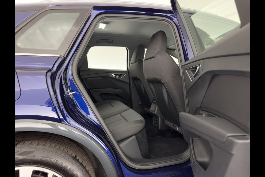 Audi Q4 e-tron 40 Launch edition Advanced 77 kWh [ 3-Fase-11kW ] (INCL-BTW) Aut. *NAVI-FULLMAP | MATRIX-LED | KEYLESS | CAMERA | AUDI-SOUND |  DIGI-COCKPIT | DAB | AMBIENTLIGHT | HEATED-SPORTSEATS | PRIVACYGLASS | CRUISE | 19''ALU*