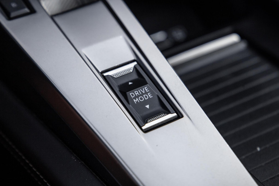 Peugeot 308 SW 1.6 HYbrid 180 GT Pack Business AIRCO / CRUISE CONTROLE / CARPLAY / PLUG IN HYBRID / STOELVERWARMING
