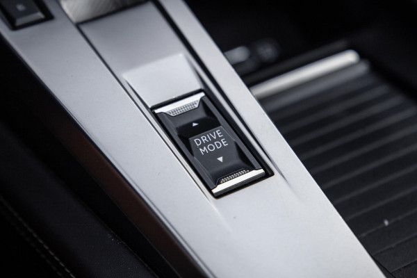 Peugeot 308 SW 1.6 HYbrid 180 GT Pack Business AIRCO / CRUISE CONTROLE / CARPLAY / PLUG IN HYBRID / STOELVERWARMING