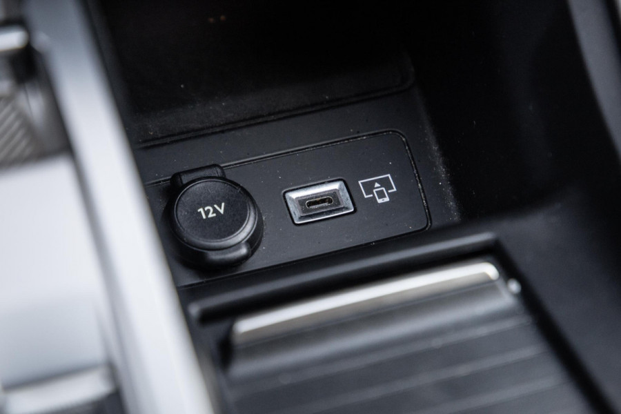 Peugeot 308 SW 1.6 HYbrid 180 GT Pack Business AIRCO / CRUISE CONTROLE / CARPLAY / PLUG IN HYBRID / STOELVERWARMING