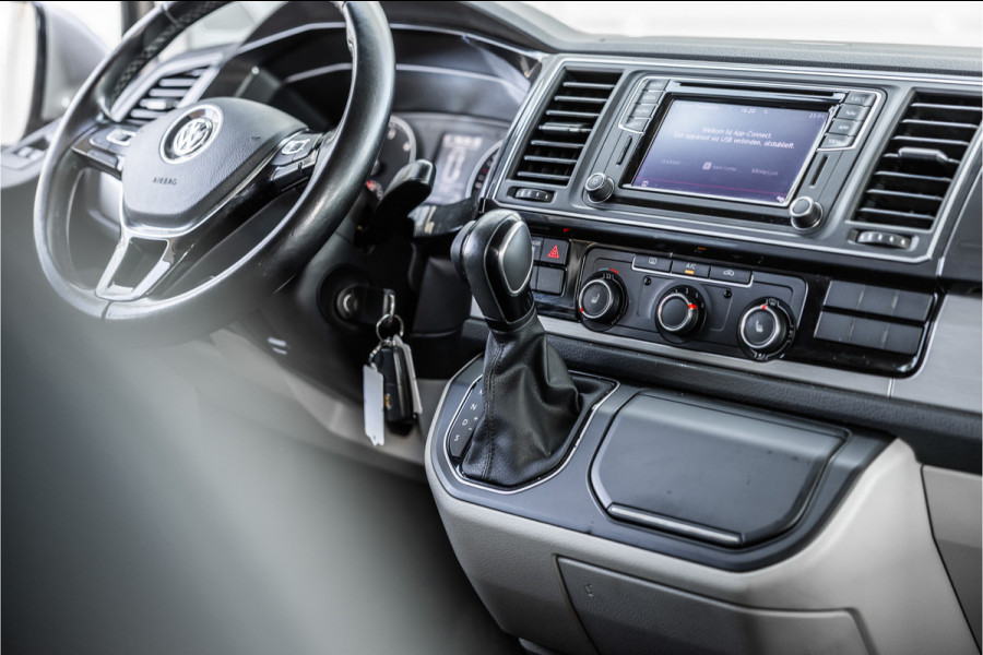 Volkswagen Transporter 2.0 TDI L2H1 DC Highline | Schuifdak | ACC | Bi-Xenon | Camera | Stoelverwarming | Navigatie | Alcantara bekleding | Trekhaak | L+R Schuifdeur | 20'' Sport velgen | Orig. NL Auto | NAP Logisch | Nieuwe APK
