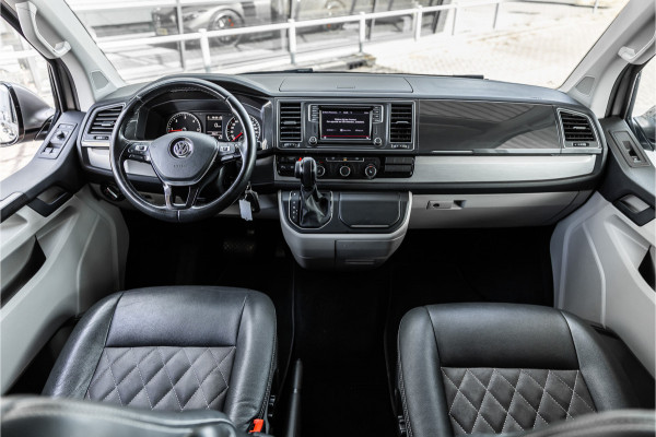 Volkswagen Transporter 2.0 TDI L2H1 DC Highline | Schuifdak | ACC | Bi-Xenon | Camera | Stoelverwarming | Navigatie | Alcantara bekleding | Trekhaak | L+R Schuifdeur | 20'' Sport velgen | Orig. NL Auto | NAP Logisch | Nieuwe APK