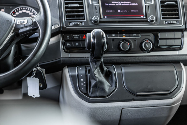 Volkswagen Transporter 2.0 TDI L2H1 DC Highline | Schuifdak | ACC | Bi-Xenon | Camera | Stoelverwarming | Navigatie | Alcantara bekleding | Trekhaak | L+R Schuifdeur | 20'' Sport velgen | Orig. NL Auto | NAP Logisch | Nieuwe APK
