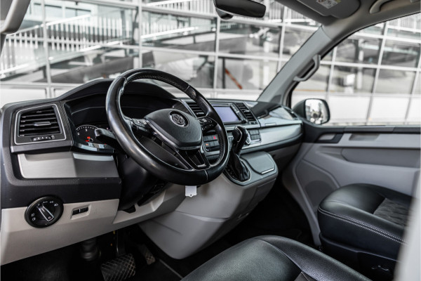 Volkswagen Transporter 2.0 TDI L2H1 DC Highline | Schuifdak | ACC | Bi-Xenon | Camera | Stoelverwarming | Navigatie | Alcantara bekleding | Trekhaak | L+R Schuifdeur | 20'' Sport velgen | Orig. NL Auto | NAP Logisch | Nieuwe APK