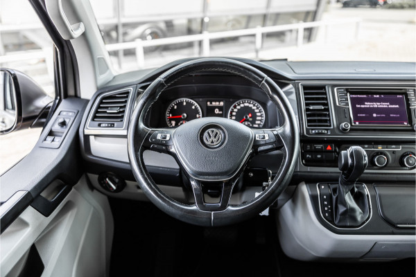 Volkswagen Transporter 2.0 TDI L2H1 DC Highline | Schuifdak | ACC | Bi-Xenon | Camera | Stoelverwarming | Navigatie | Alcantara bekleding | Trekhaak | L+R Schuifdeur | 20'' Sport velgen | Orig. NL Auto | NAP Logisch | Nieuwe APK