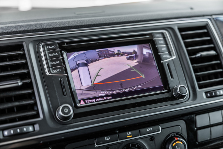 Volkswagen Transporter 2.0 TDI L2H1 DC Highline | Schuifdak | ACC | Bi-Xenon | Camera | Stoelverwarming | Navigatie | Alcantara bekleding | Trekhaak | L+R Schuifdeur | 20'' Sport velgen | Orig. NL Auto | NAP Logisch | Nieuwe APK
