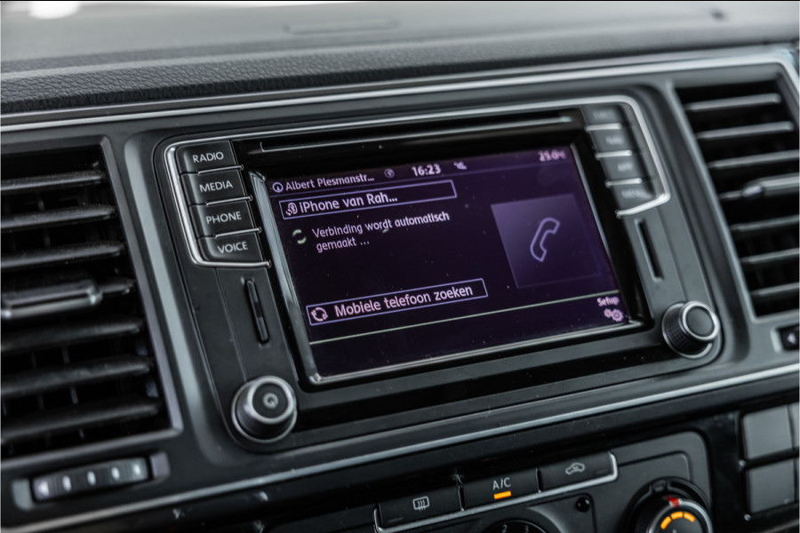 Volkswagen Transporter 2.0 TDI L2H1 DC Highline | Schuifdak | ACC | Bi-Xenon | Camera | Stoelverwarming | Navigatie | Alcantara bekleding | Trekhaak | L+R Schuifdeur | 20'' Sport velgen | Orig. NL Auto | NAP Logisch | Nieuwe APK