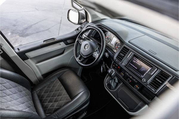Volkswagen Transporter 2.0 TDI L2H1 DC Highline | Schuifdak | ACC | Bi-Xenon | Camera | Stoelverwarming | Navigatie | Alcantara bekleding | Trekhaak | L+R Schuifdeur | 20'' Sport velgen | Orig. NL Auto | NAP Logisch | Nieuwe APK