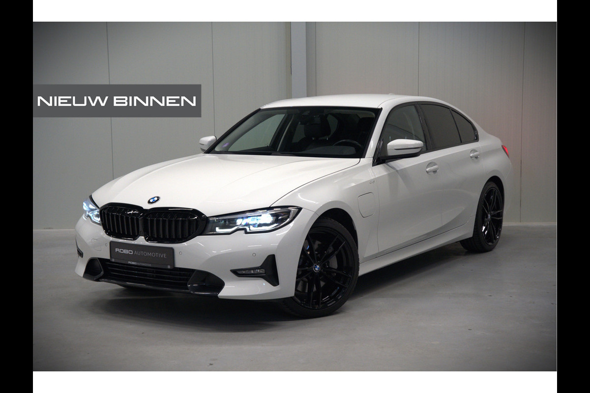 BMW 3-serie 330e eDrive Edition High Executive | Stoelverwarming | Navigatie | Apple Carplay | Parkeersensoren | Keyless | Cruise Control | LED | Leer | Trekhaak | Climate Control |