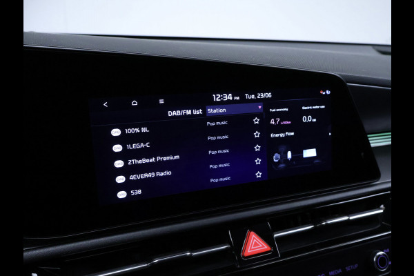 Kia Niro 1.6 GDi Hybrid DynamicPlusLine Sport (SCHUIFDAK,APPLE CARPLAY,NAVI,CAMERA,STOEL/STUUR VERWARMING,GETINT,LED,SPORTSTOELEN)