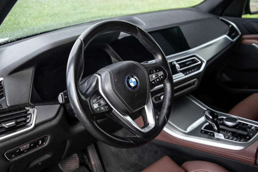BMW X5 xDrive45e High Executive CARPLAY / CAMERA / DEALER ONDERHOUDEN / BRUIN LEER / STOELVERWARMING / TREKHAAK