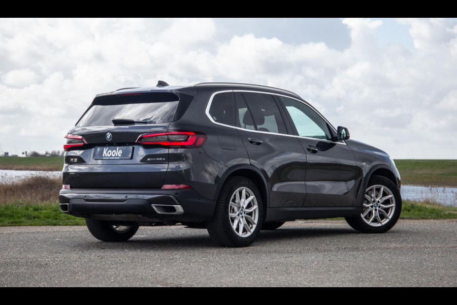 BMW X5 xDrive45e High Executive CARPLAY / CAMERA / DEALER ONDERHOUDEN / BRUIN LEER / STOELVERWARMING / TREKHAAK