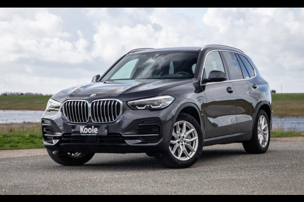 BMW X5 xDrive45e High Executive CARPLAY / CAMERA / DEALER ONDERHOUDEN / BRUIN LEER / STOELVERWARMING / TREKHAAK