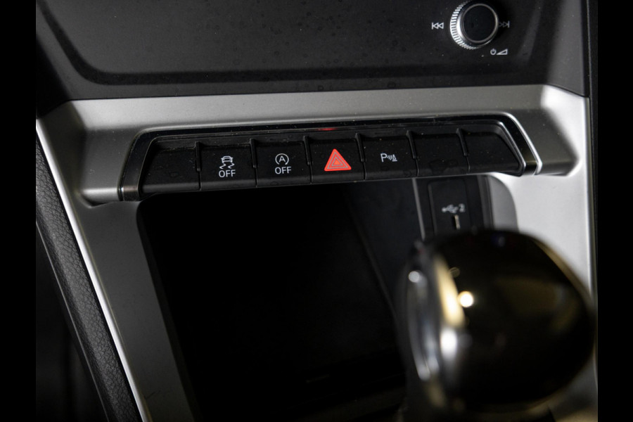 Audi Q3 35 TFSI Advanced Pro Line Business / 150pk / Trekhaak / Bang & Olufsen / Achteruitrij camera / Stoelverwarming / Leder /