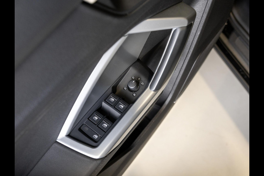 Audi Q3 35 TFSI Advanced Pro Line Business / 150pk / Trekhaak / Bang & Olufsen / Achteruitrij camera / Stoelverwarming / Leder /