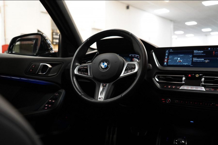 BMW 1-serie 120i M-Sport Pano|Sfeer|Stuurverwarming