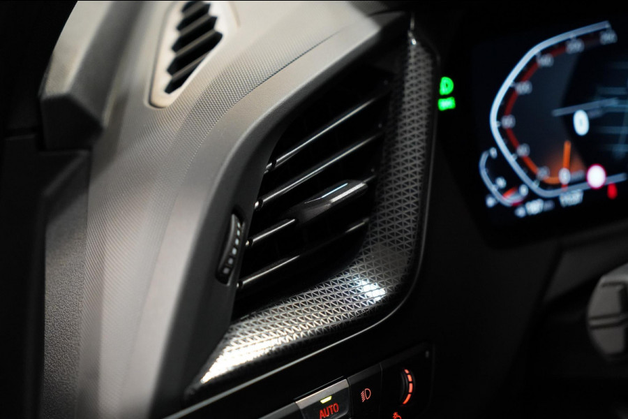 BMW 1-serie 120i M-Sport Pano|Sfeer|Stuurverwarming