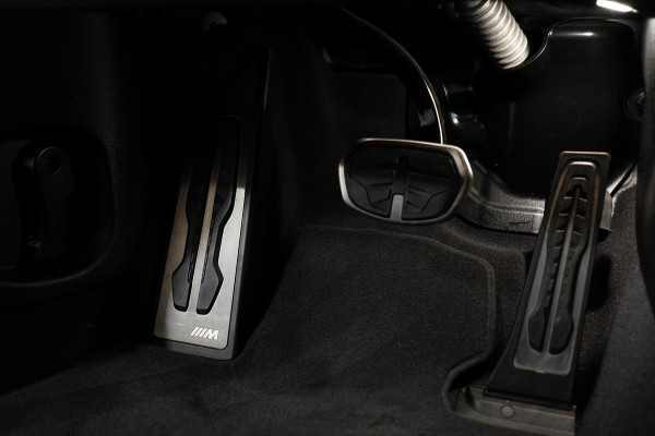 BMW 1-serie 120i M-Sport Pano|Sfeer|Stuurverwarming