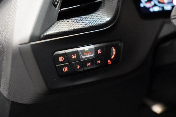 BMW 1-serie 120i M-Sport Pano|Sfeer|Stuurverwarming