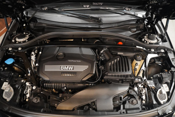 BMW 1-serie 120i M-Sport Pano|Sfeer|Stuurverwarming
