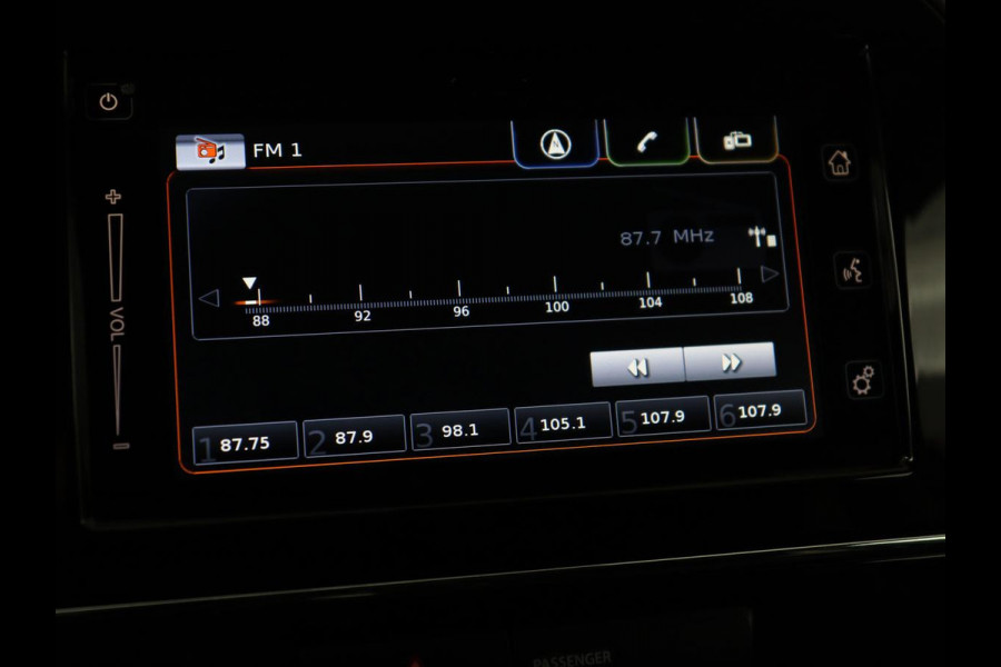 Suzuki Vitara 1.4 Boosterjet Select Smart Hybrid | Stoelverwarming | Trekhaak | Adaptive cruise | Carplay | Camera | Full LED | Navigatie | Climate control | Parkeerhulp