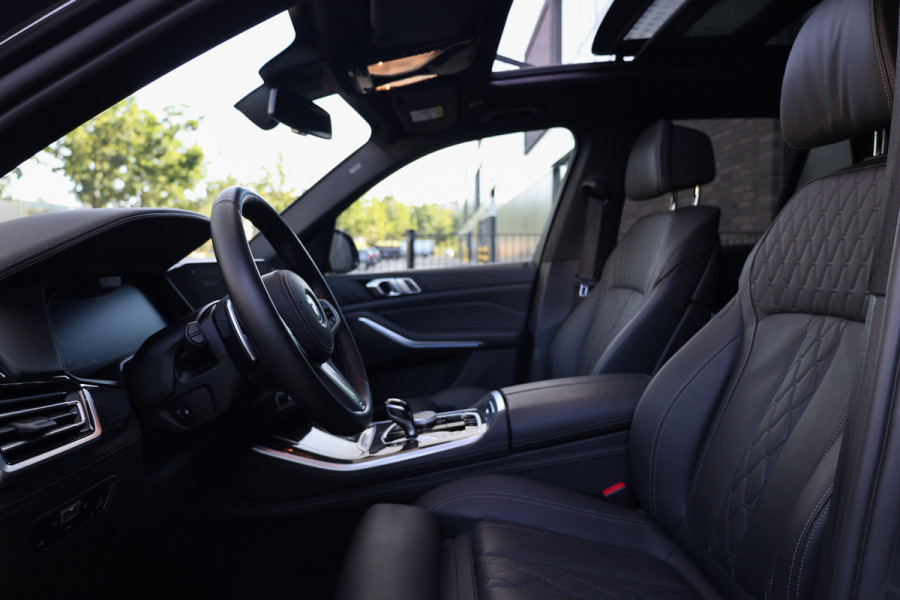 BMW X5 xDrive45e High Executive | BTW | M-SPORT | HUD | 4WIELSTUURING | SKYLOUNGE | CABRON | 22'' | ACC | DEALER ONDH | 360 |