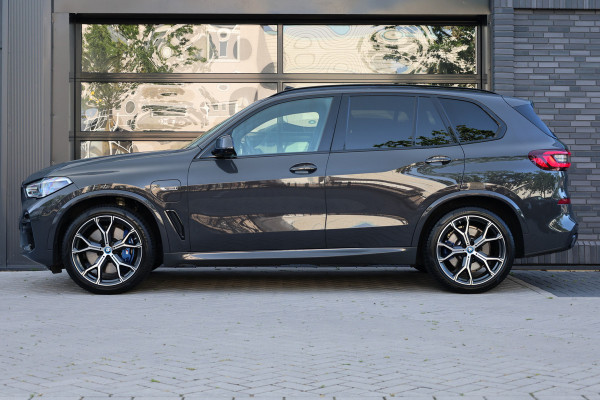 BMW X5 xDrive45e High Executive | BTW | M-SPORT | HUD | 4WIELSTUURING | SKYLOUNGE | CABRON | 22'' | ACC | DEALER ONDH | 360 |