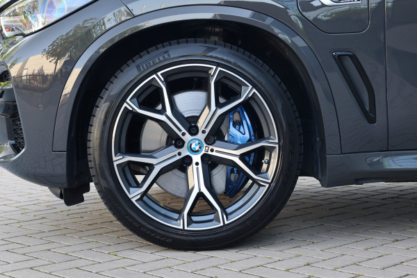 BMW X5 xDrive45e High Executive | BTW | M-SPORT | HUD | 4WIELSTUURING | SKYLOUNGE | CABRON | 22'' | ACC | DEALER ONDH | 360 |