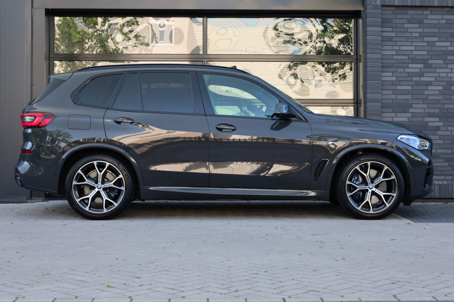 BMW X5 xDrive45e High Executive | BTW | M-SPORT | HUD | 4WIELSTUURING | SKYLOUNGE | CABRON | 22'' | ACC | DEALER ONDH | 360 |