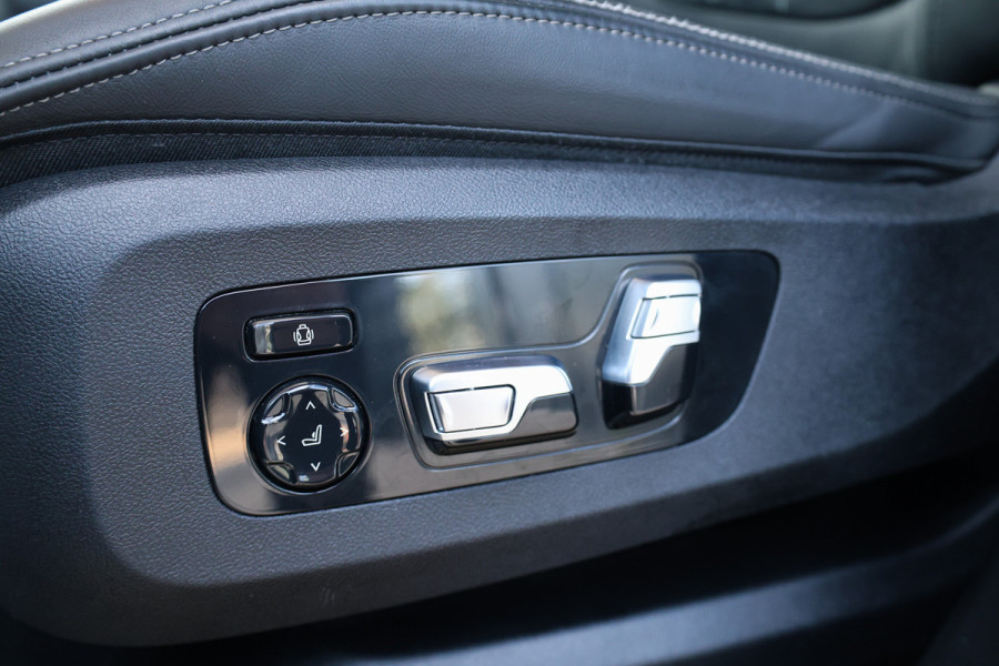 BMW X5 xDrive45e High Executive | BTW | M-SPORT | HUD | 4WIELSTUURING | SKYLOUNGE | CABRON | 22'' | ACC | DEALER ONDH | 360 |