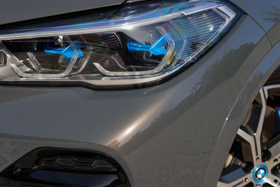 BMW X5 xDrive45e High Executive | BTW | M-SPORT | HUD | 4WIELSTUURING | SKYLOUNGE | CABRON | 22'' | ACC | DEALER ONDH | 360 |