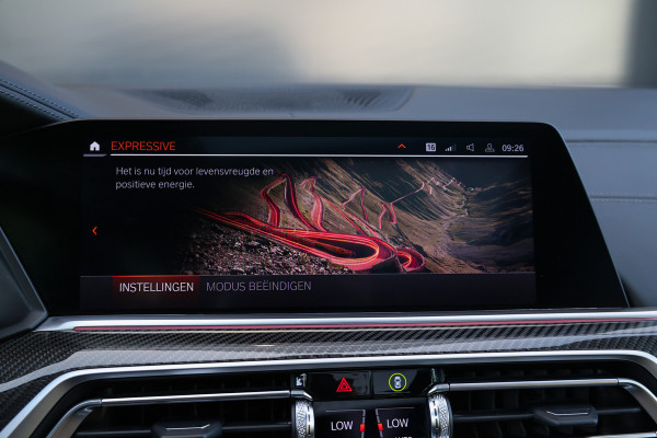 BMW X5 xDrive45e High Executive | BTW | M-SPORT | HUD | 4WIELSTUURING | SKYLOUNGE | CABRON | 22'' | ACC | DEALER ONDH | 360 |