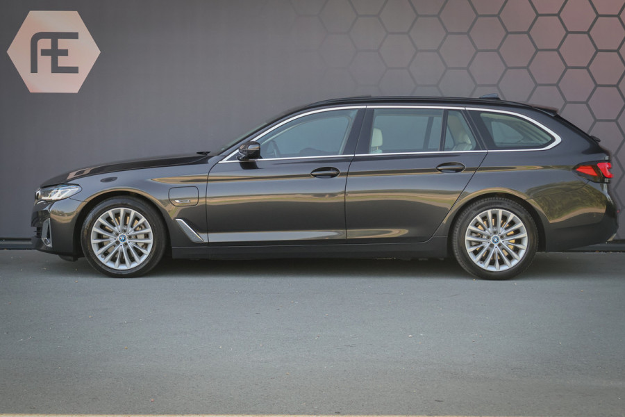 BMW 5 Serie Touring 530e Business Edition Plus ADAPTIVE | MEMORY | STOELVERWARMING VOOR + ACHTER | PANORAMADAK | CARPLAY | LASERLIGHTS | HEAD UP | TREKHAAK |