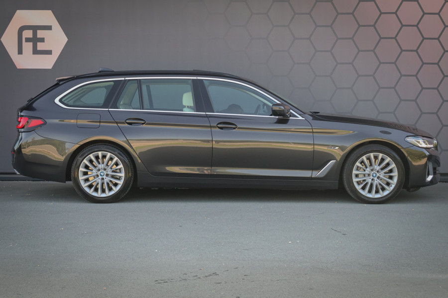 BMW 5 Serie Touring 530e Business Edition Plus ADAPTIVE | MEMORY | STOELVERWARMING VOOR + ACHTER | PANORAMADAK | CARPLAY | LASERLIGHTS | HEAD UP | TREKHAAK |