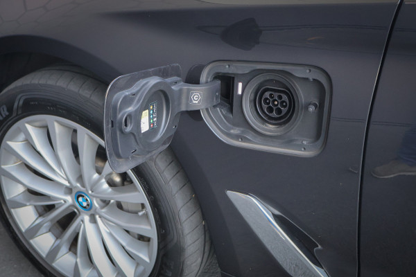 BMW 5 Serie Touring 530e Business Edition Plus ADAPTIVE | MEMORY | STOELVERWARMING VOOR + ACHTER | PANORAMADAK | CARPLAY | LASERLIGHTS | HEAD UP | TREKHAAK |