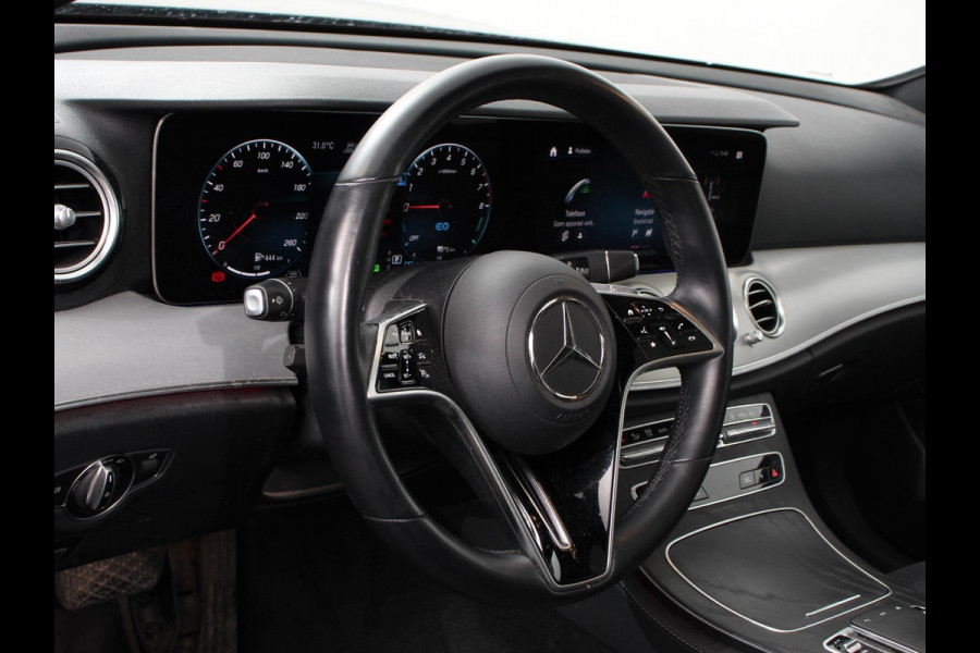 Mercedes-Benz E-Klasse 300e Avantgarde Premium Plus PHEV Automaat Panorama dak Climate control Adaptieve cruise control Parkeersensoren Camera  Verwarmde voorstoelen Keyless Lcihtmetalen velgen Led Burmester