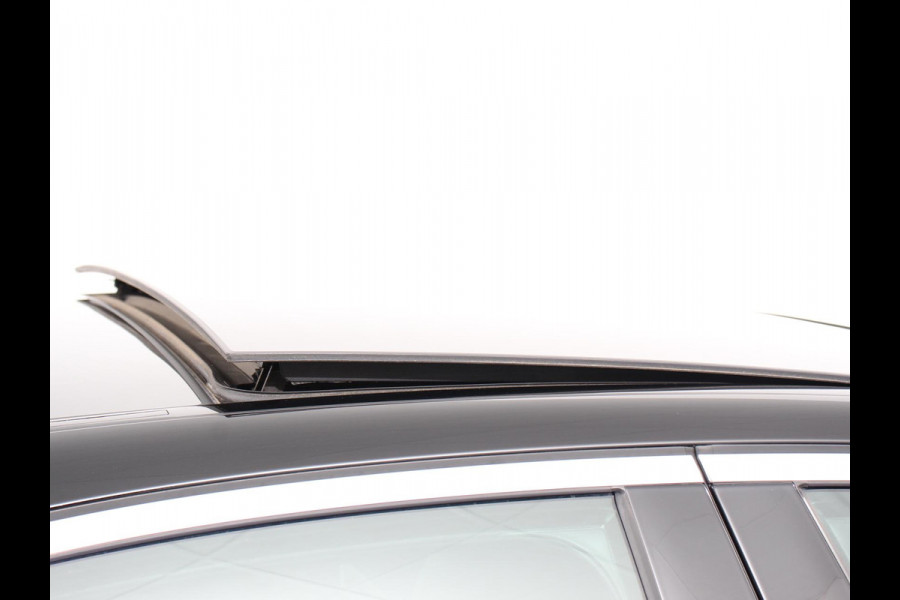 Mercedes-Benz E-Klasse 300e Avantgarde Premium Plus PHEV Automaat Panorama dak Climate control Adaptieve cruise control Parkeersensoren Camera  Verwarmde voorstoelen Keyless Lcihtmetalen velgen Led Burmester