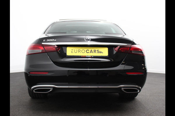 Mercedes-Benz E-Klasse 300e Avantgarde Premium Plus PHEV Automaat Panorama dak Climate control Adaptieve cruise control Parkeersensoren Camera  Verwarmde voorstoelen Keyless Lcihtmetalen velgen Led Burmester