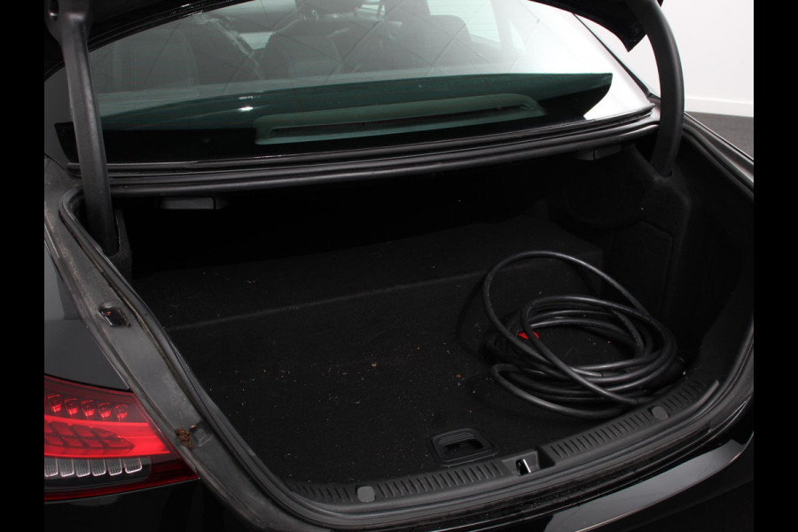 Mercedes-Benz E-Klasse 300e Avantgarde Premium Plus PHEV Automaat Panorama dak Climate control Adaptieve cruise control Parkeersensoren Camera  Verwarmde voorstoelen Keyless Lcihtmetalen velgen Led Burmester