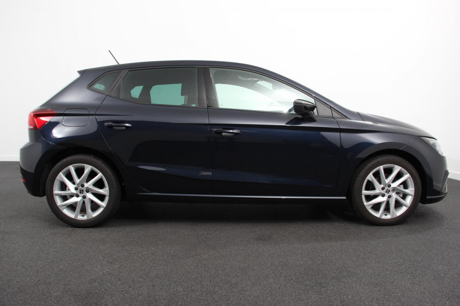 Seat Ibiza 1.0 TSI 110pk DSG FR Navigatie Apple Carplay/Android Auto Camera Parkeersensoren Adaptive cruise control Keyless Entry/Start Virtual Cockpit Stoelverwarming Ledverlichting Getinte ramen